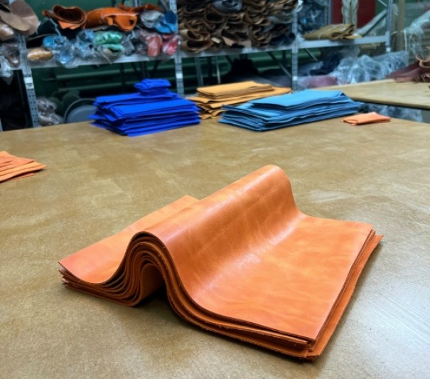 Кожа форматами (Крейзи Хорс), 1.6-1.8 мм, с финишем, формат А4,А3